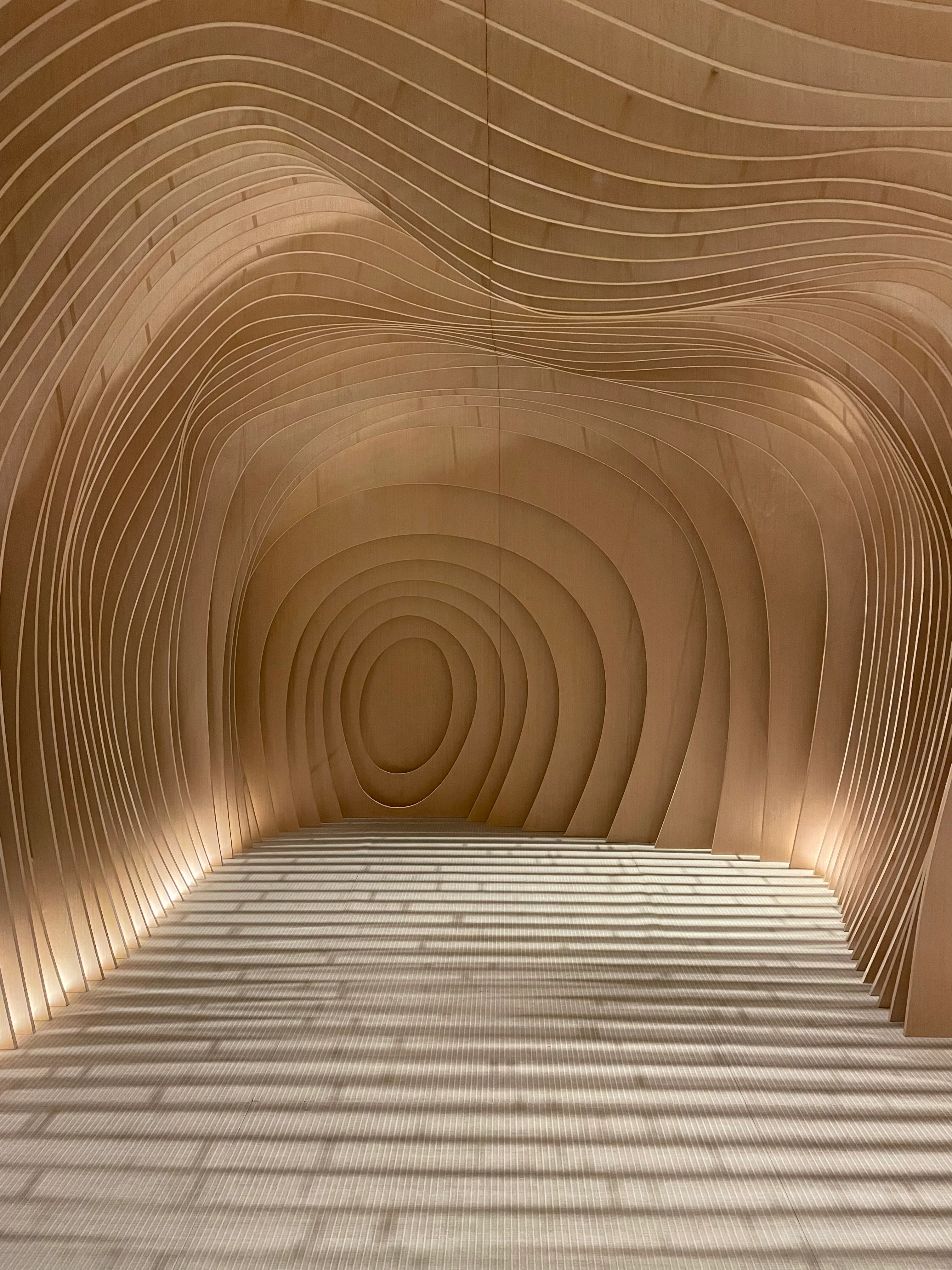 木质茶室内部的层叠木板结构